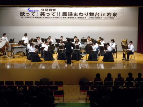高校ブラスバンド　オープニングに花を添えていただきました。