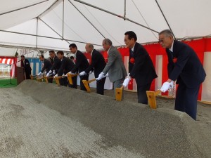 03-10-01 鍬入れ広報用