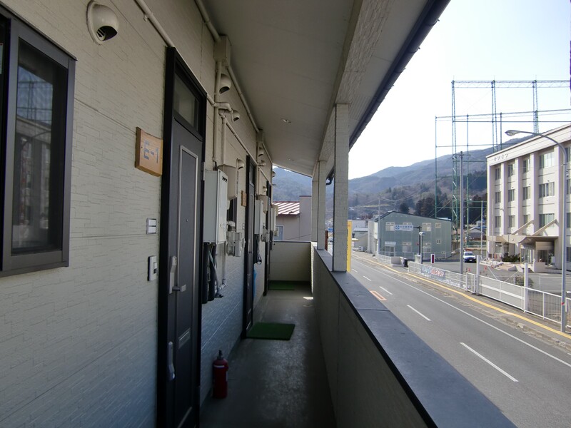003 2階玄関前 2階玄関前